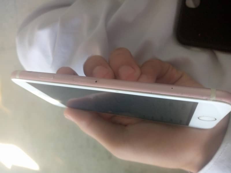 Apple iPhone 7 1