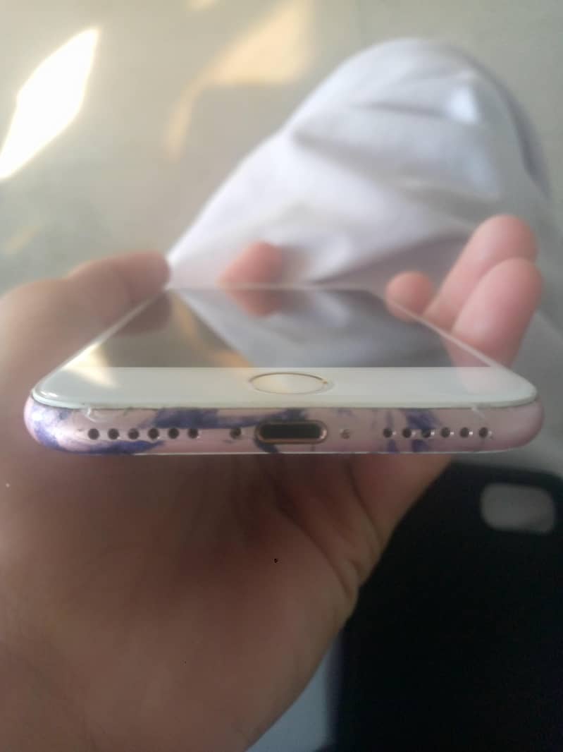 Apple iPhone 7 3