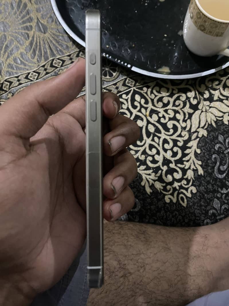 Apple iPhone 15 Pro Max 2