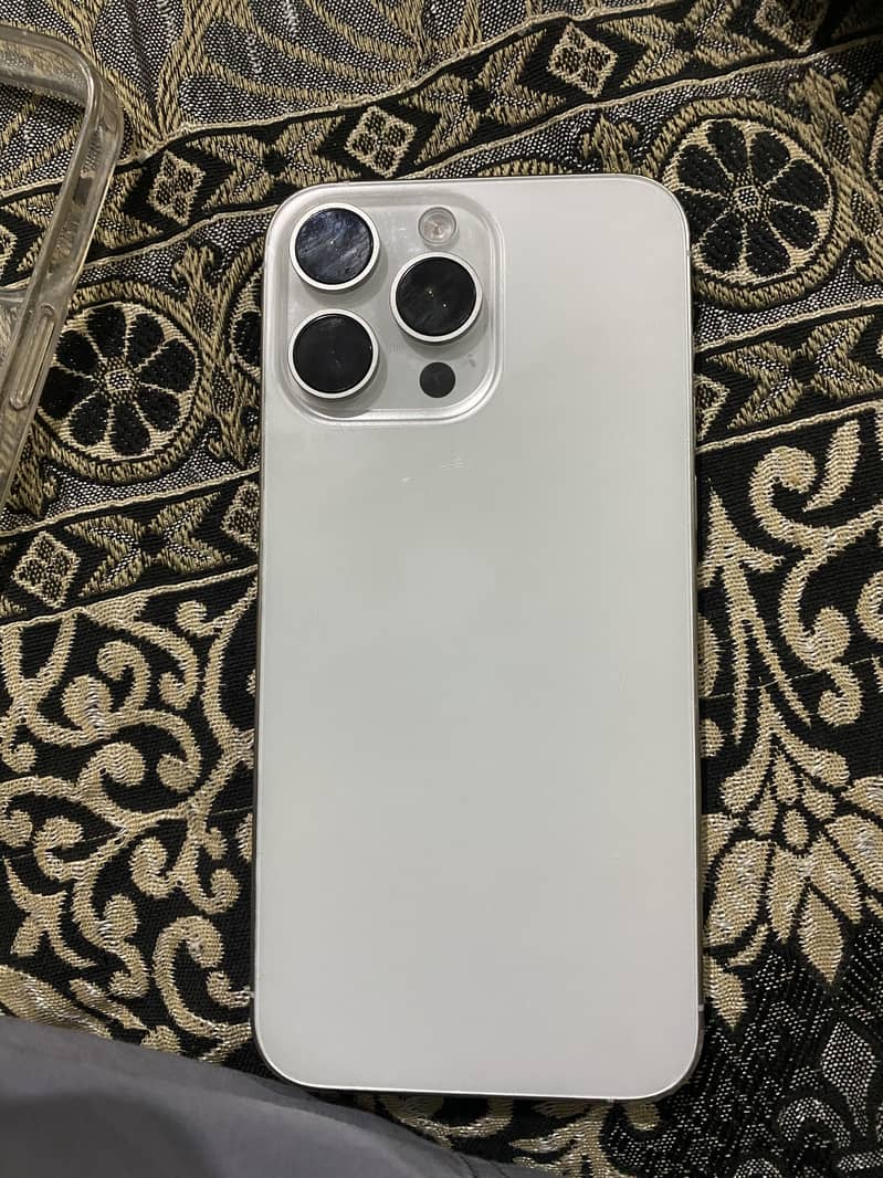 Apple iPhone 15 Pro Max 5
