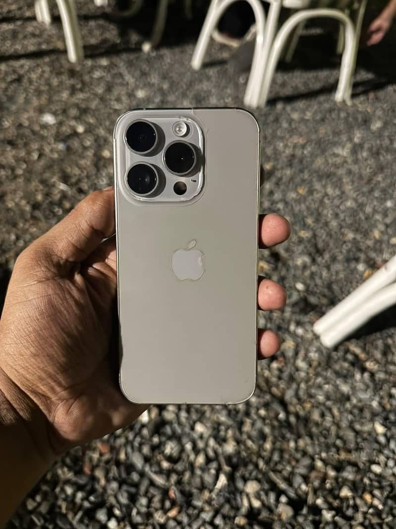Apple iPhone 15 Pro 0