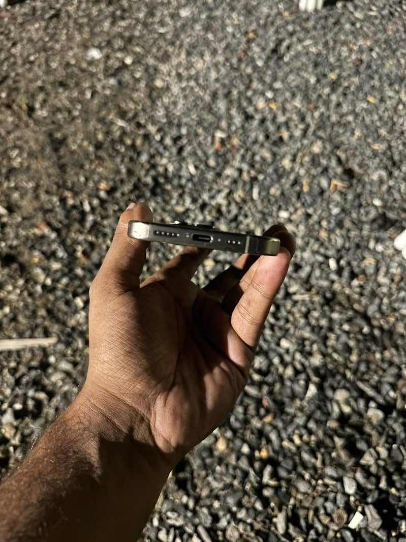 Apple iPhone 15 Pro 2