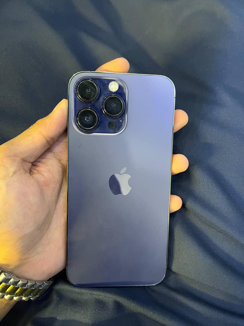 Apple iPhone 14 Pro Max 1