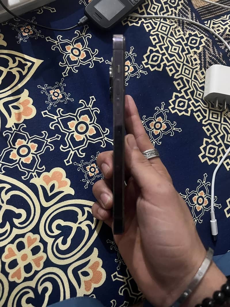 Apple iPhone 14 Pro Max 0