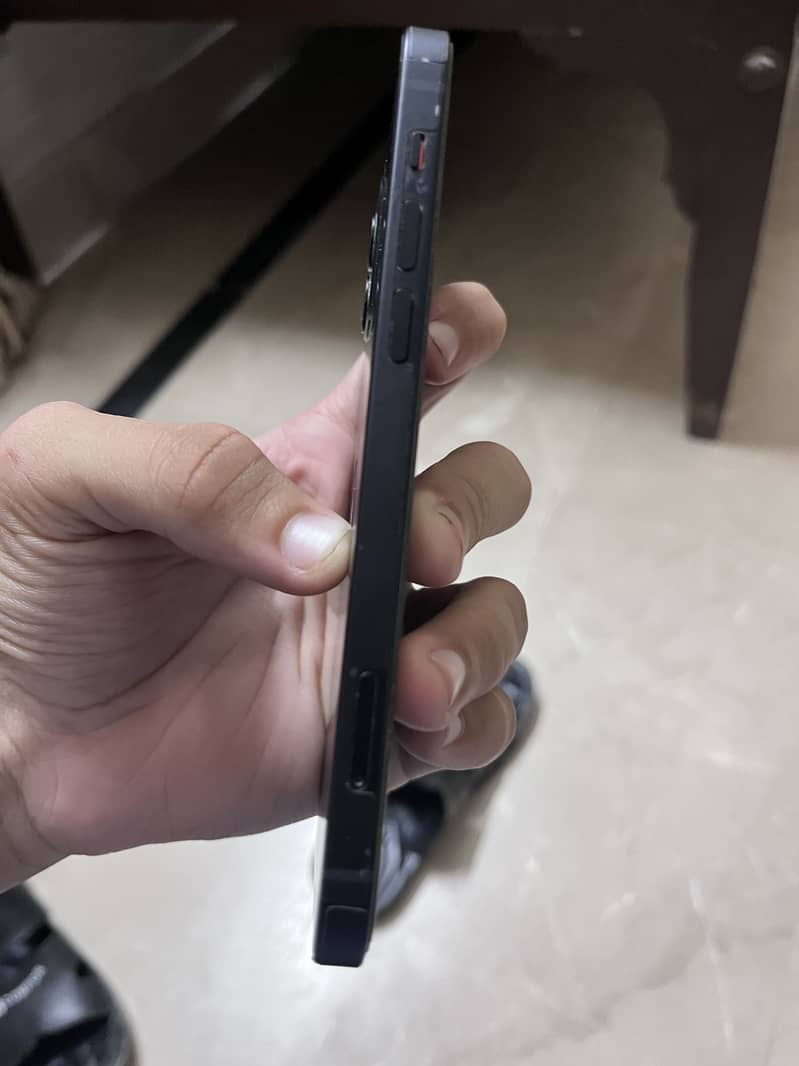 Apple iPhone 12 3