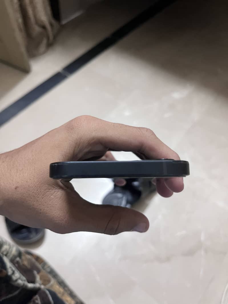 Apple iPhone 12 4