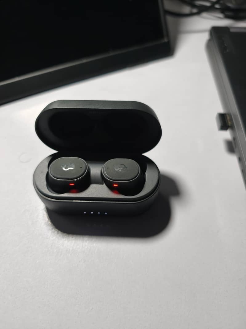 Skullcandy wireless bluetooth earbuds with ANC 0