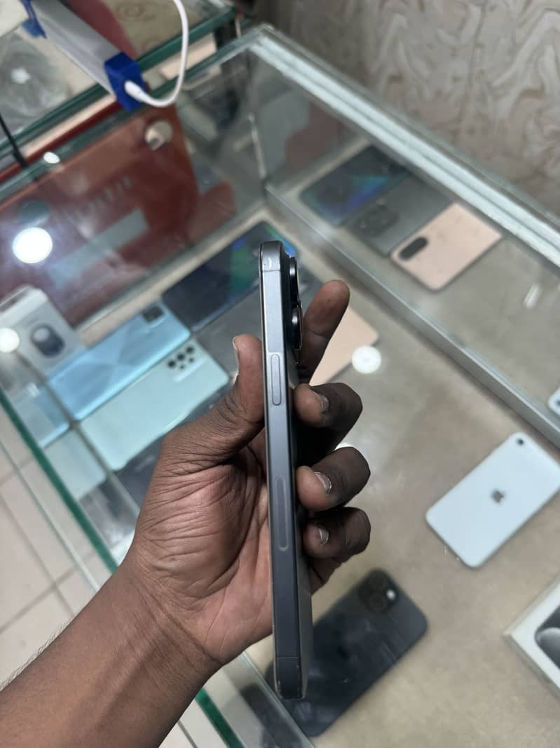 Apple iPhone 15 Pro Max 0