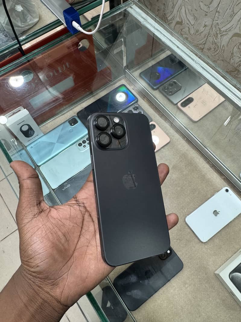 Apple iPhone 15 Pro Max 1
