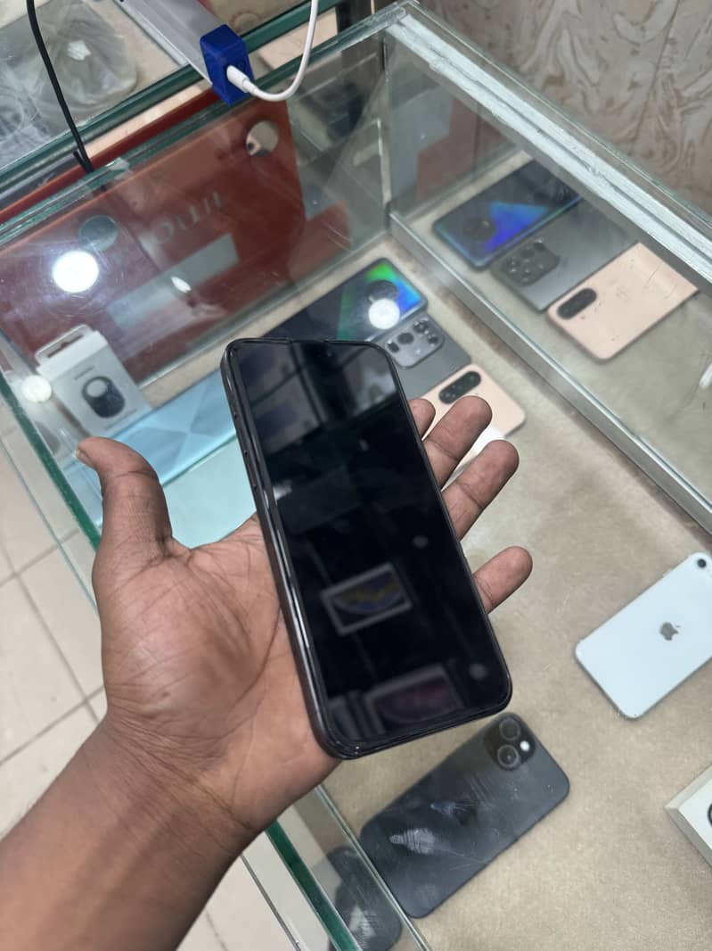 Apple iPhone 15 Pro Max 2