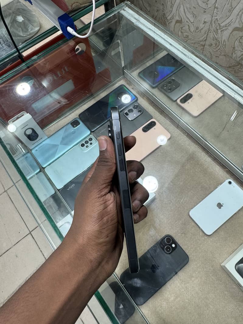 Apple iPhone 15 Pro Max 3