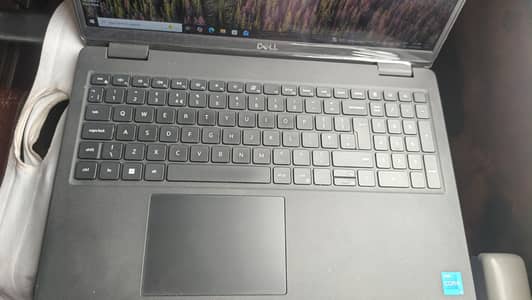 Dell Latitude 3520-Touch display 15.6 inches finger print, Face id