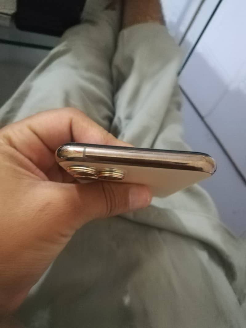 Apple iPhone 11 Pro 3