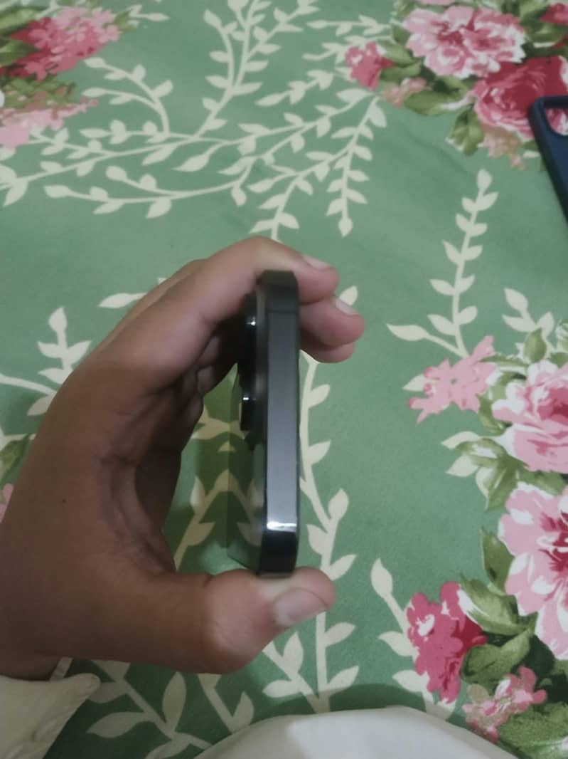 iPhone 14 Pro Max 4