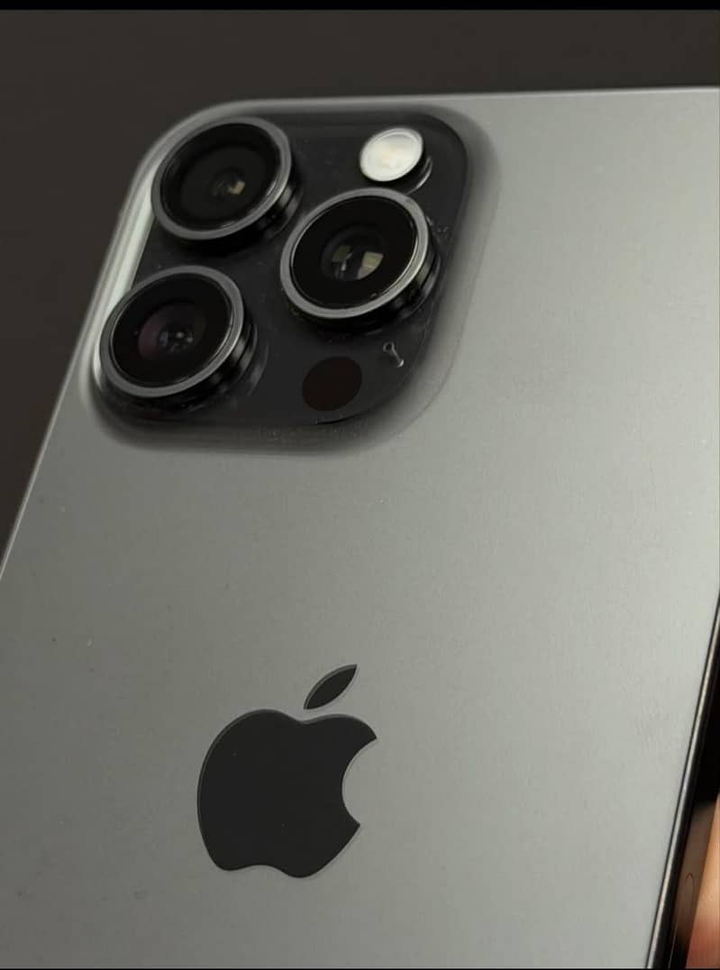 Apple iPhone 15 Pro Max 1