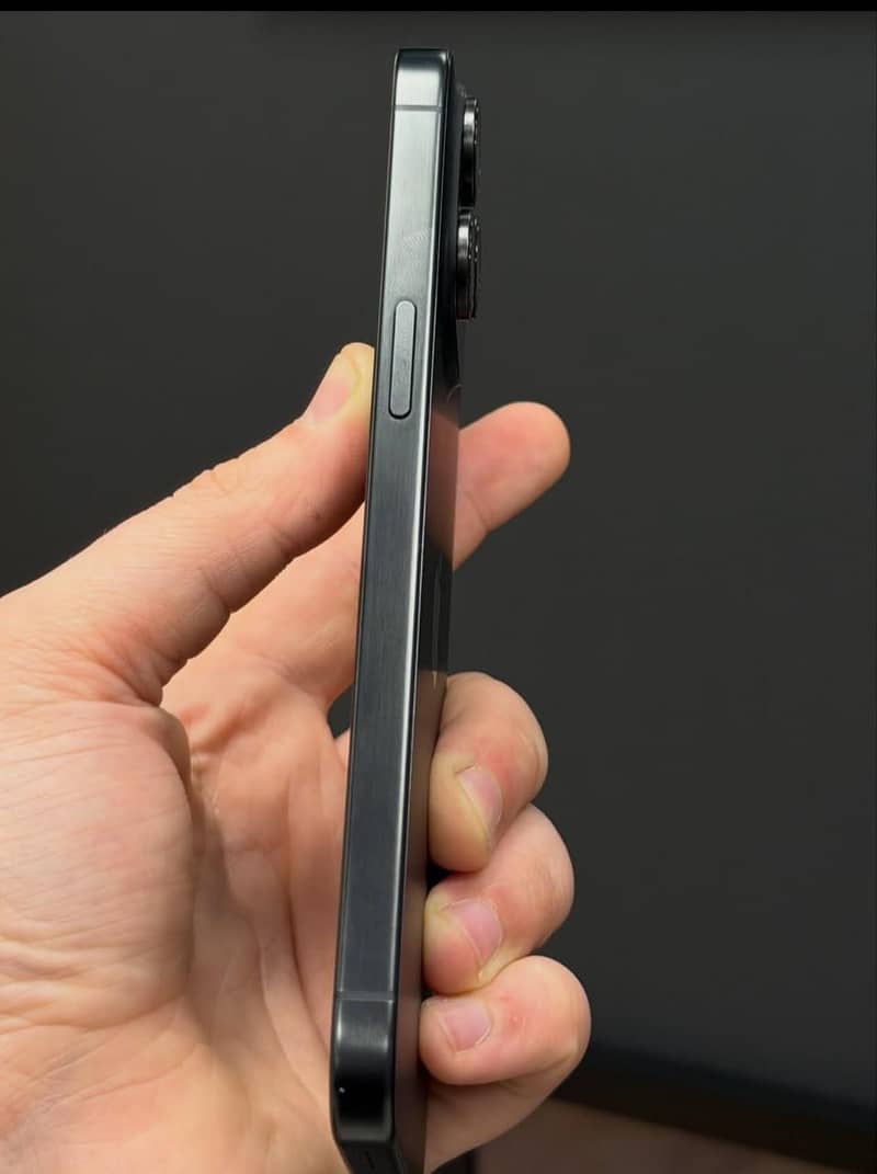 Apple iPhone 15 Pro Max 2