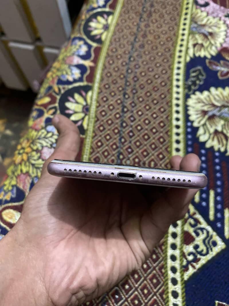 Apple iPhone 7 Plus 1