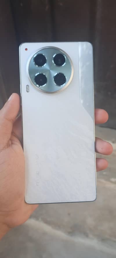 Tecno CAMON 30