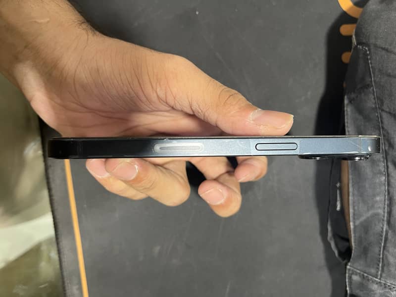 Apple iPhone 13 2