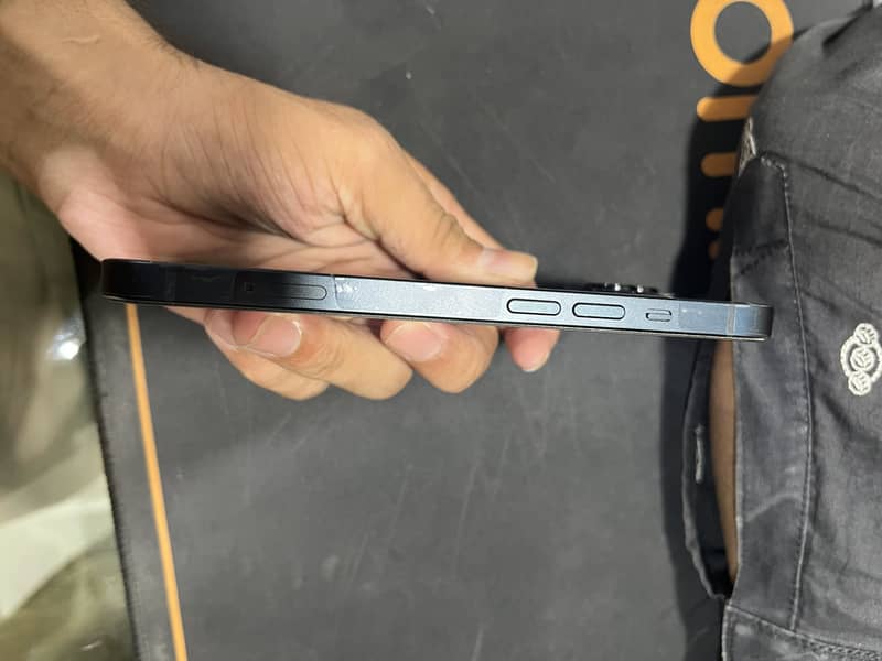 Apple iPhone 13 3