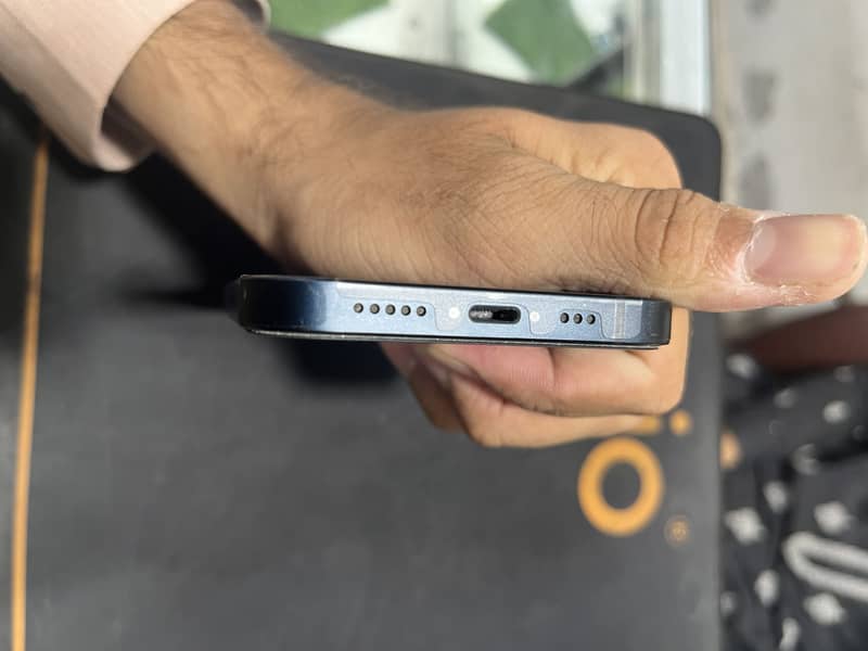 Apple iPhone 13 7