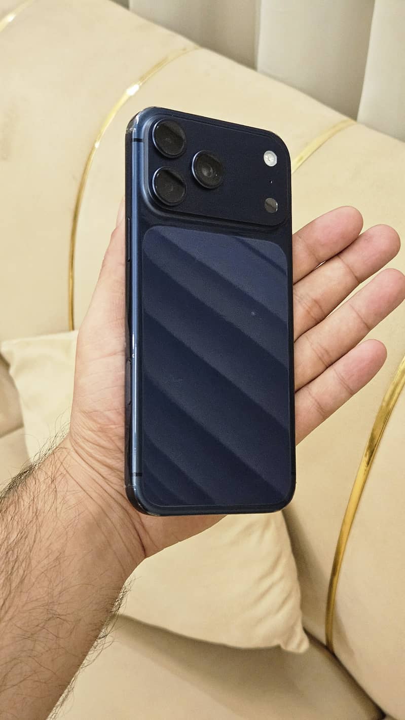Apple iPhone 17 Pro Max 3
