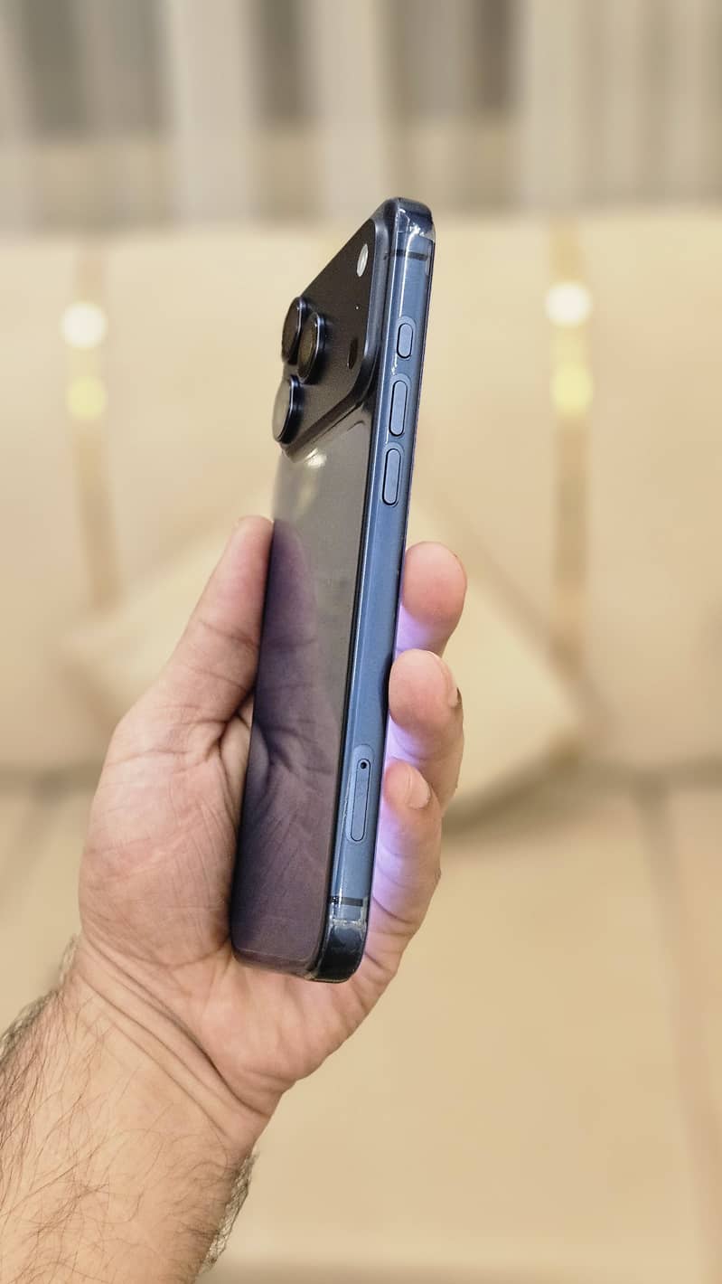 Apple iPhone 17 Pro Max 4