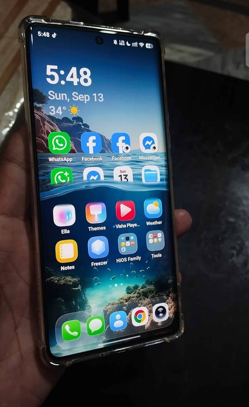 Tecno CAMON 40 Pro 0