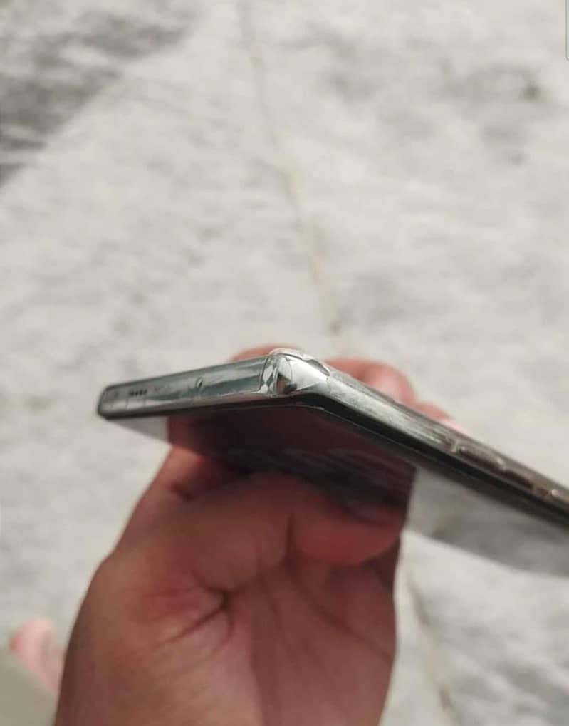 Tecno CAMON 40 Pro 7