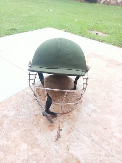 2 cricket helmets in good condition