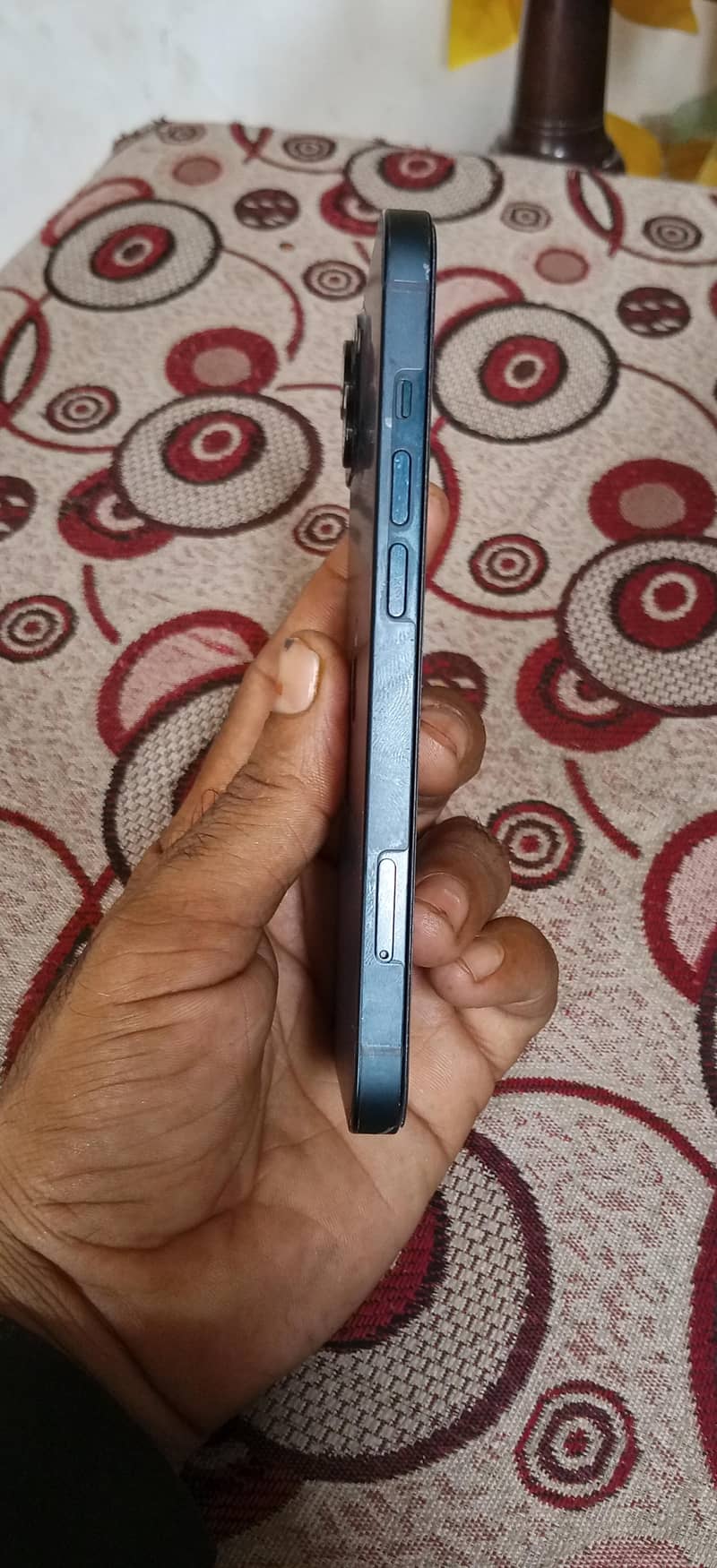Apple iPhone 13 1