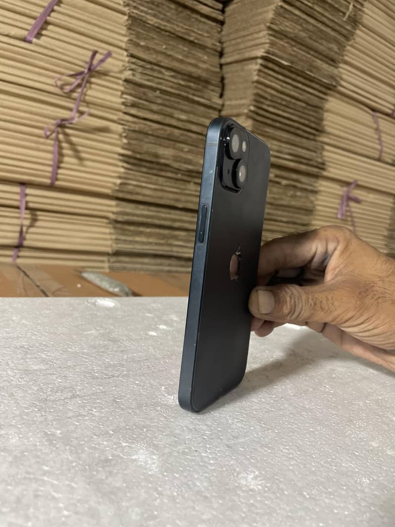 Apple iPhone 13 4