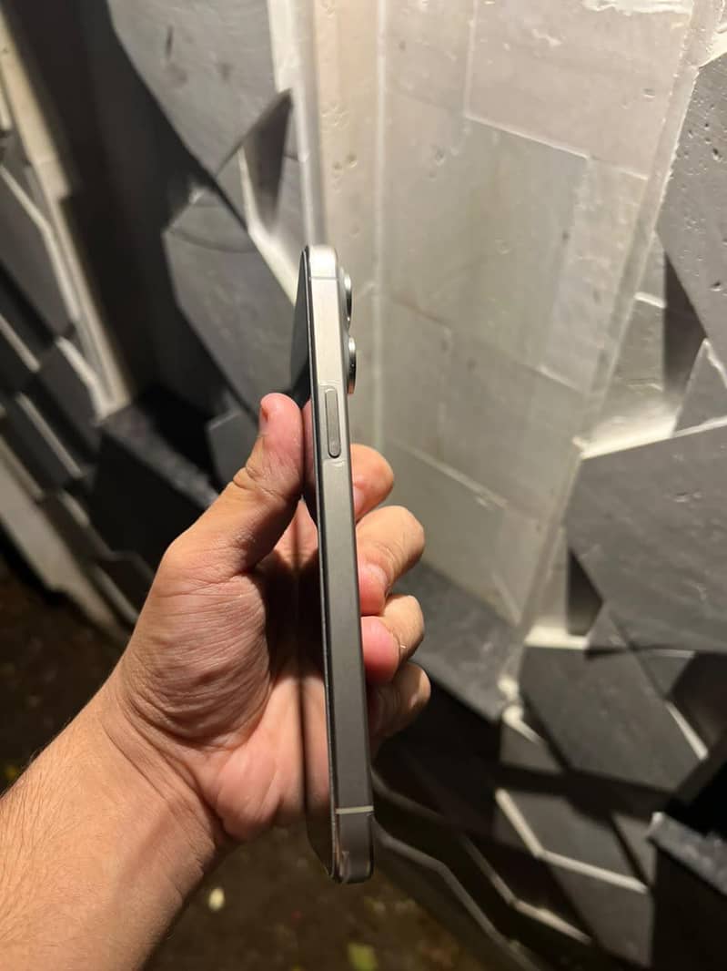 Apple iPhone 15 Pro Max 1