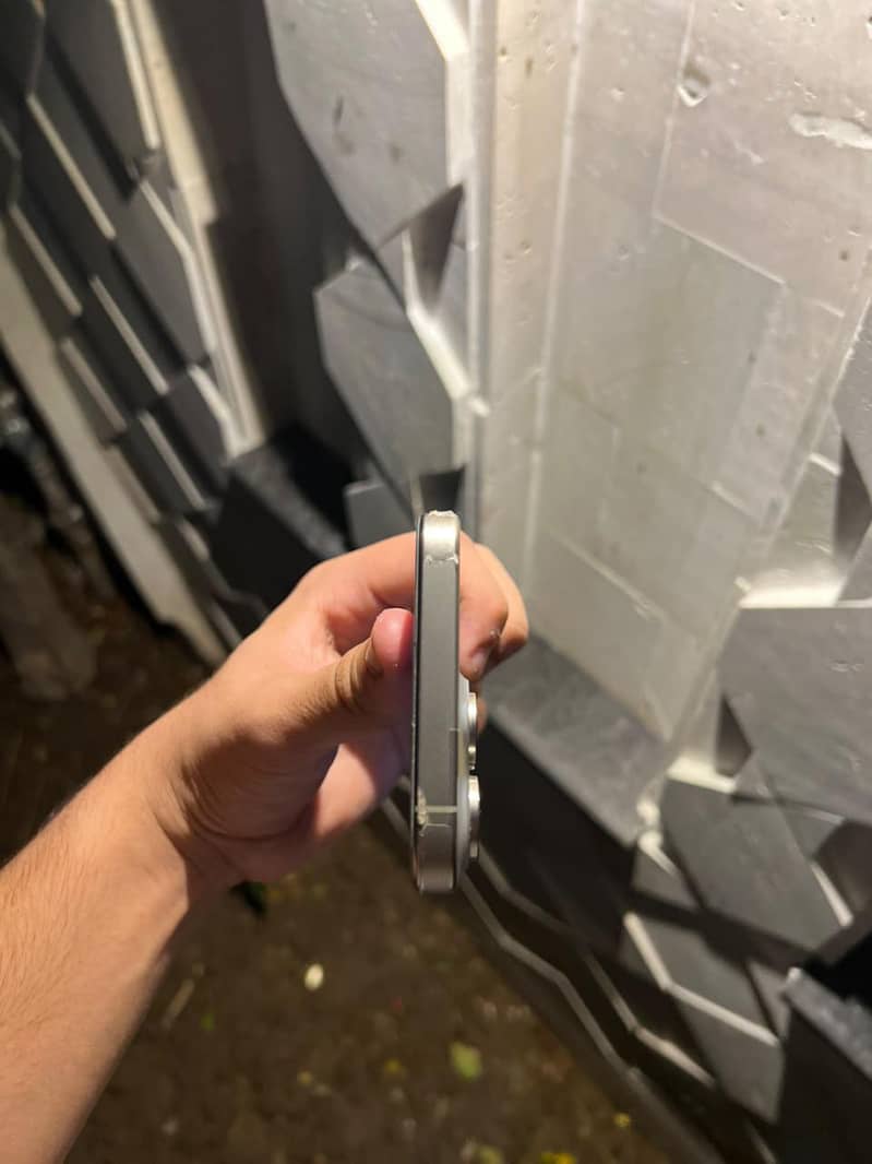 Apple iPhone 15 Pro Max 3