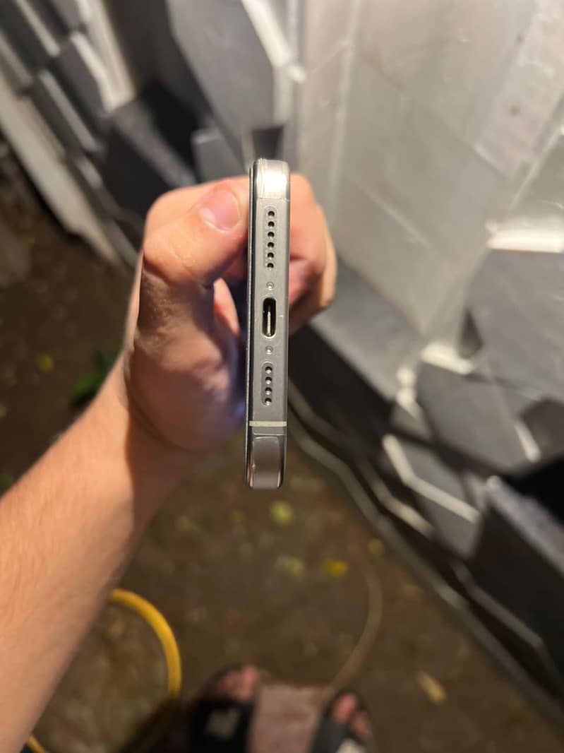 Apple iPhone 15 Pro Max 4