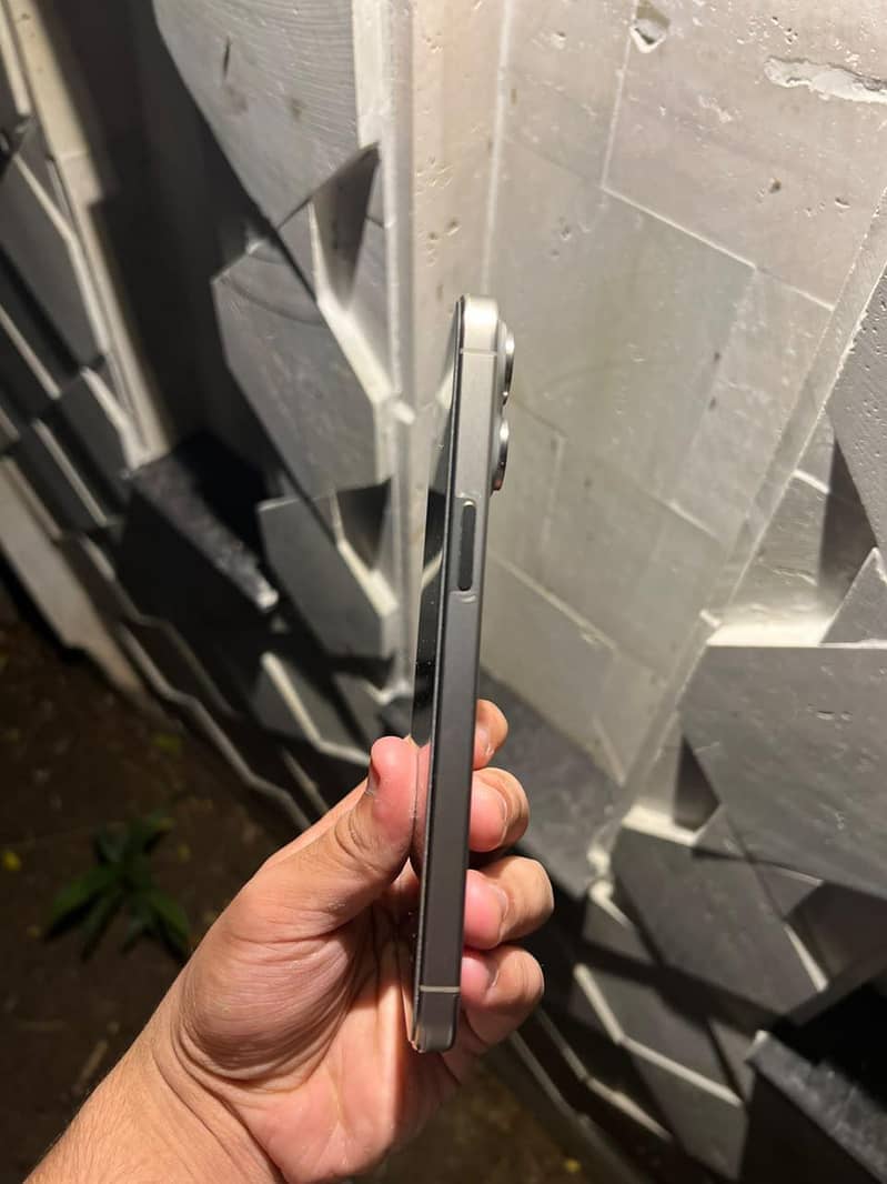 Apple iPhone 15 Pro Max 5