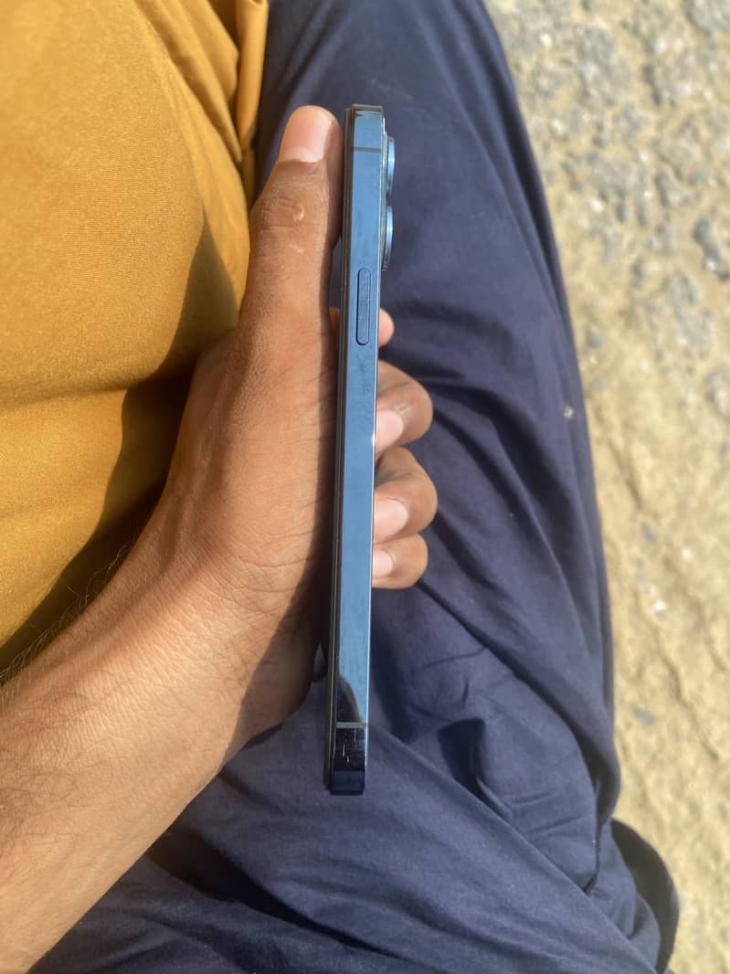 Apple iPhone 12 Pro Max 4