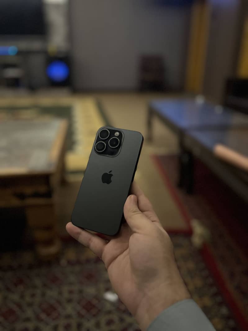 Apple iPhone 15 Pro 3