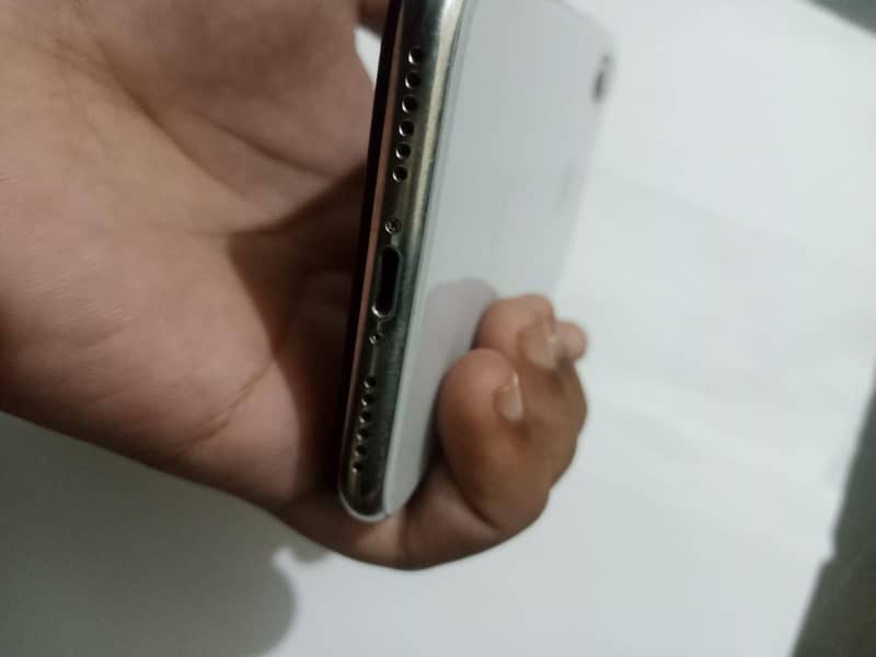 Apple iPhone X 4