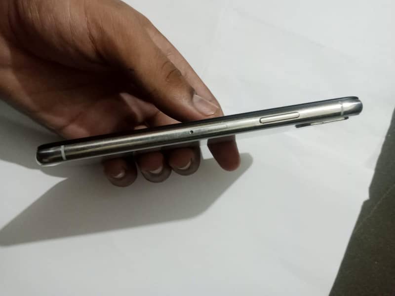 Apple iPhone X 5