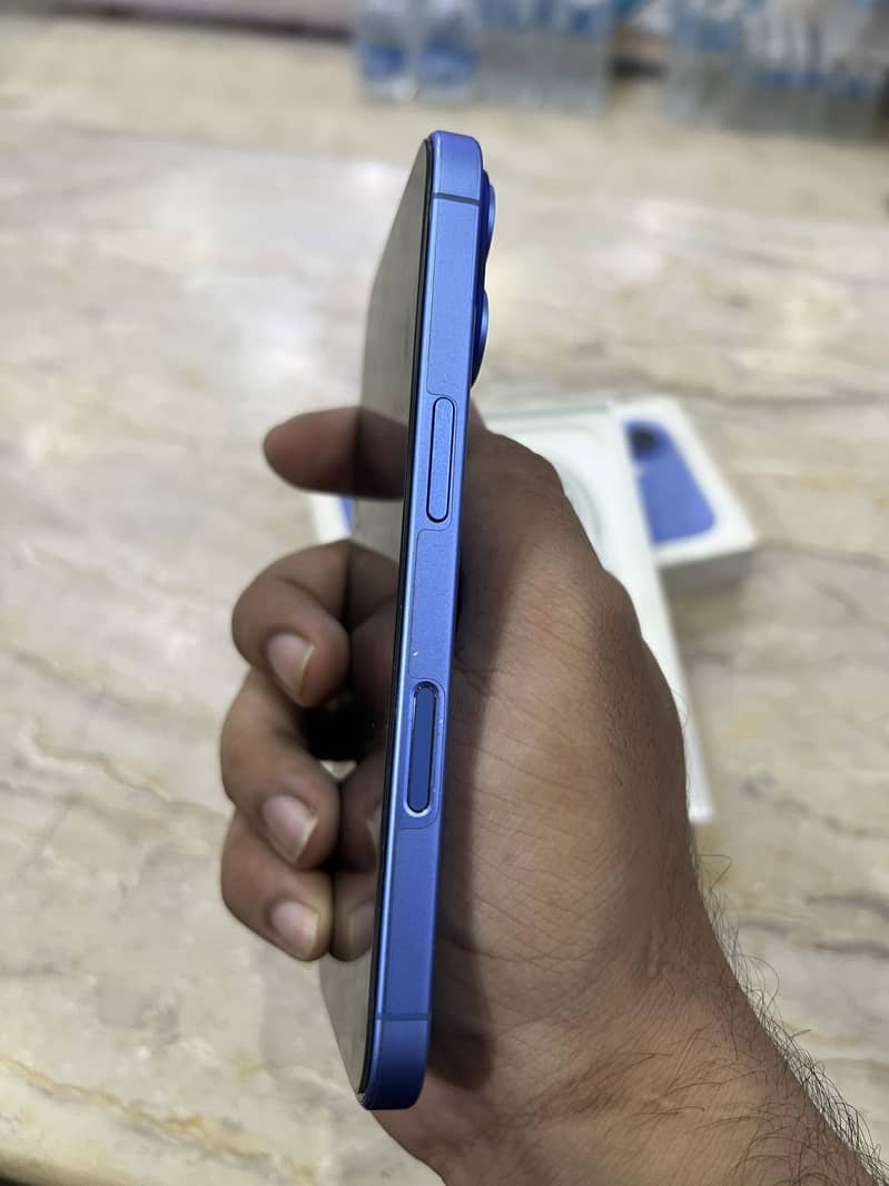 Apple iPhone 16 2
