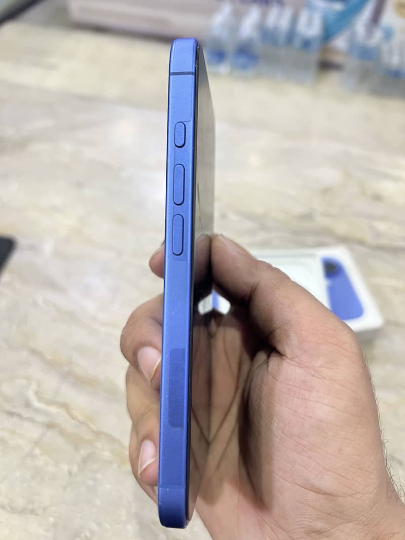 Apple iPhone 16 3