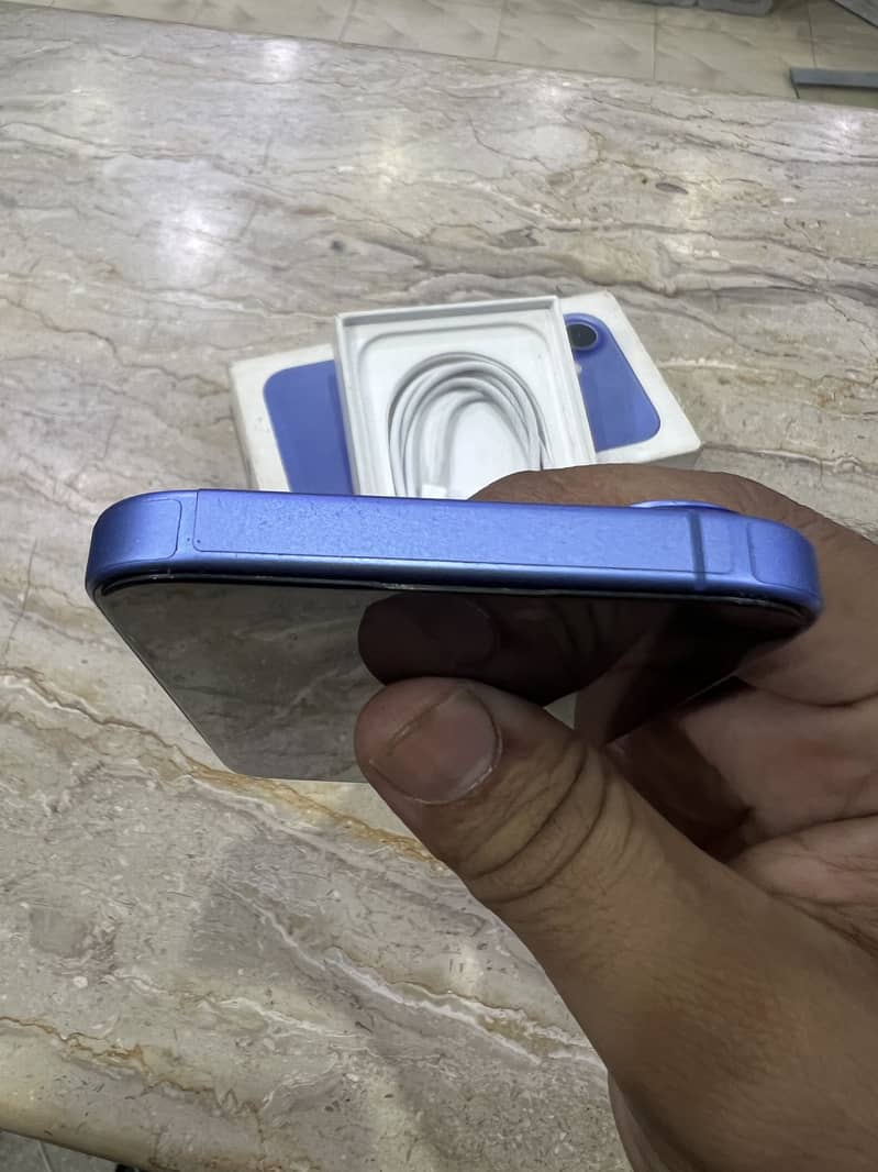 Apple iPhone 16 4