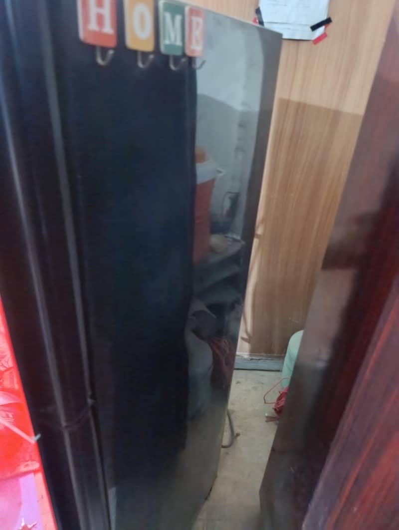 Refrigerator 0