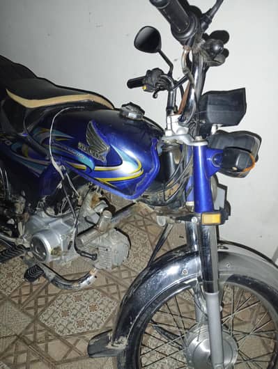 Honda cd70 good condition aik hath ki Chali hoi he