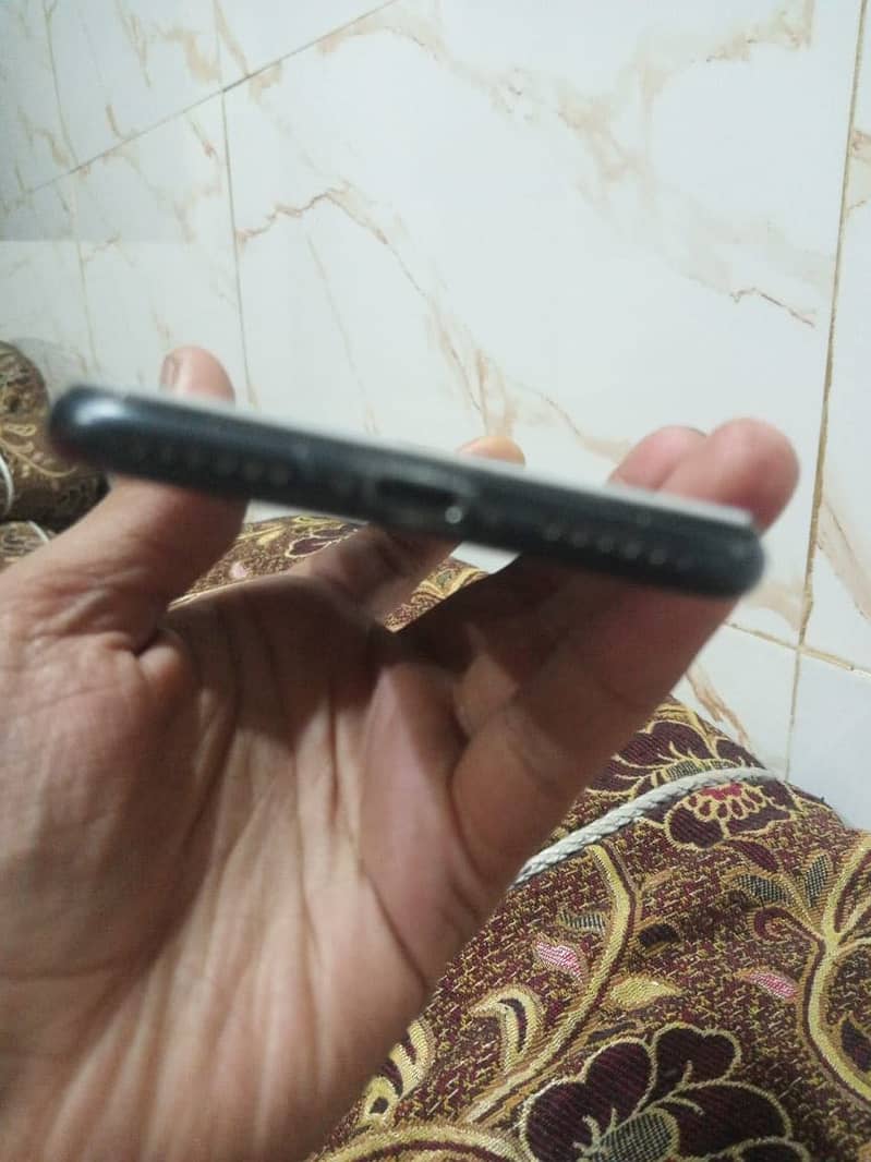 Apple iPhone 7 2