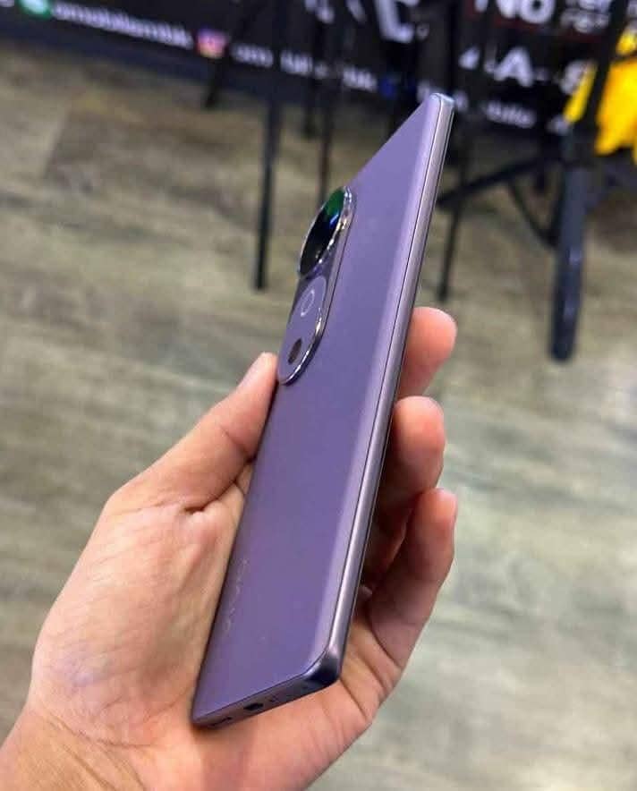 Vivo V40 2