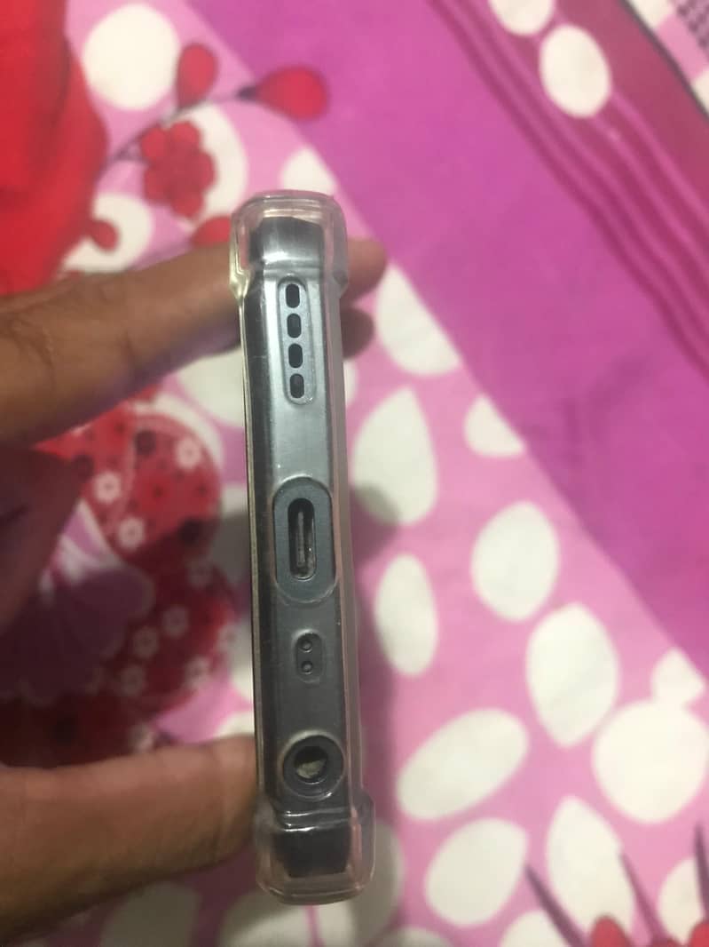 Realme C35 4