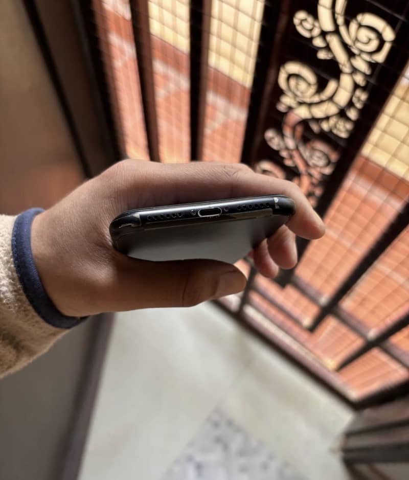 Apple iPhone XR 0