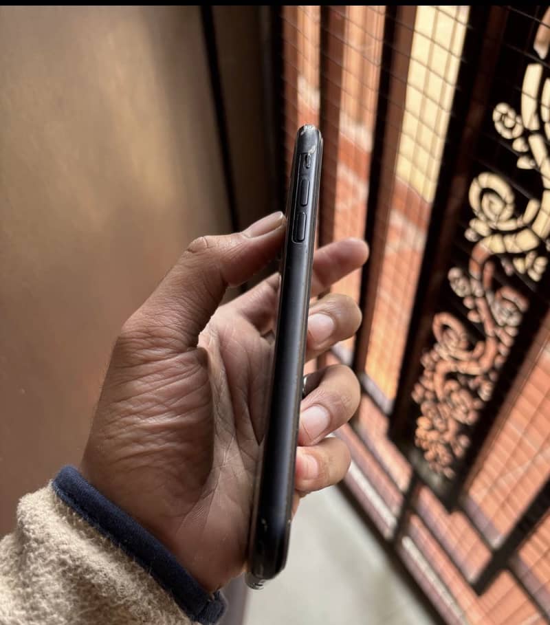 Apple iPhone XR 4